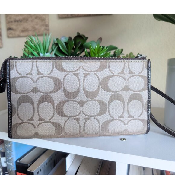 Coach, Signature Wristlet With Turnlock, Brown Canvas & Patent Leather Trim - Picture 2 of 12